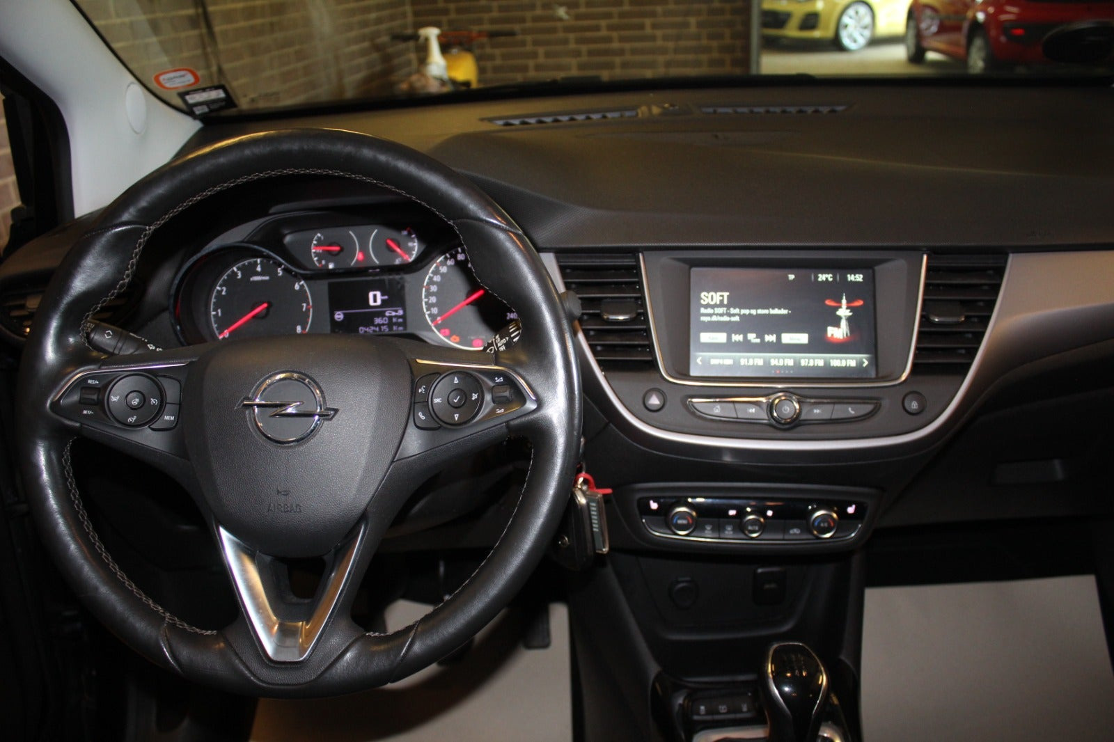 Blå Opel Crossland X fra 2019