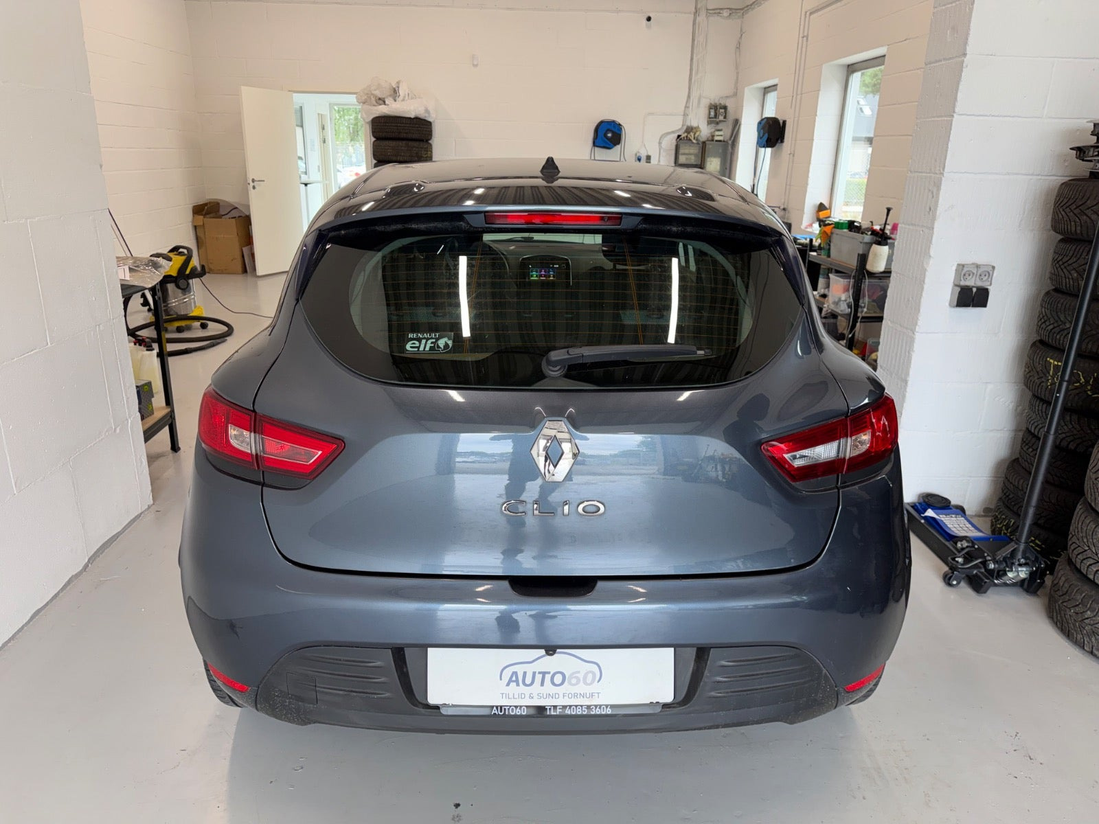 Grå Renault Clio IV fra 2019