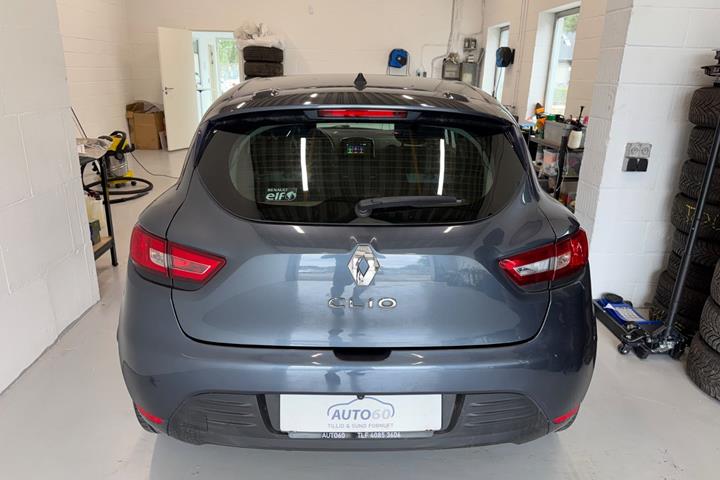 Grå Renault Clio IV fra 2019