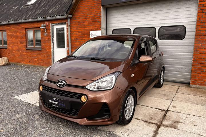 Brun Hyundai i10 fra 2018