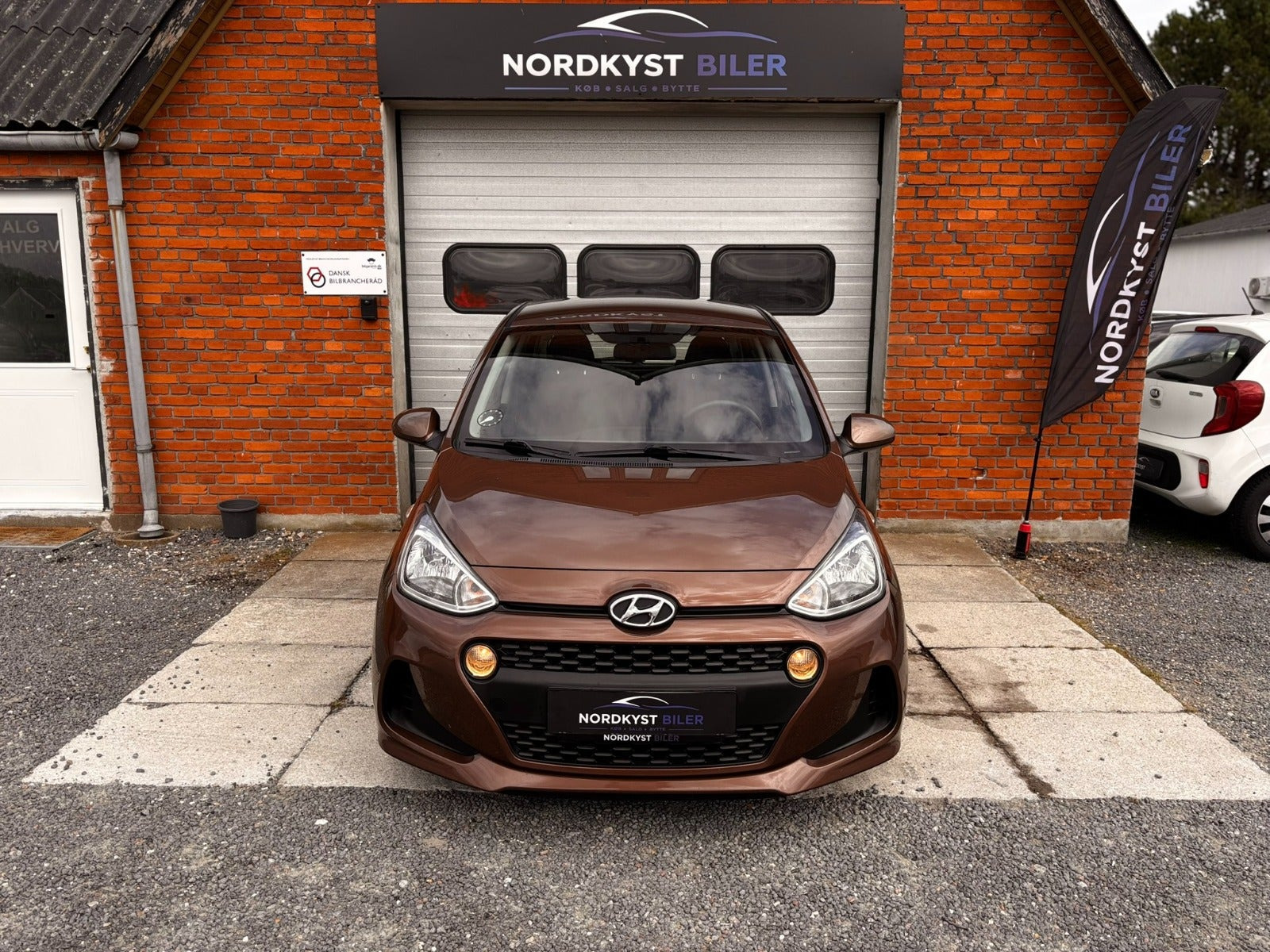 Brun Hyundai i10 fra 2018
