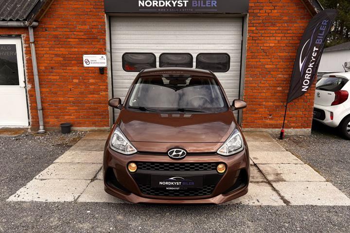Brun Hyundai i10 fra 2018