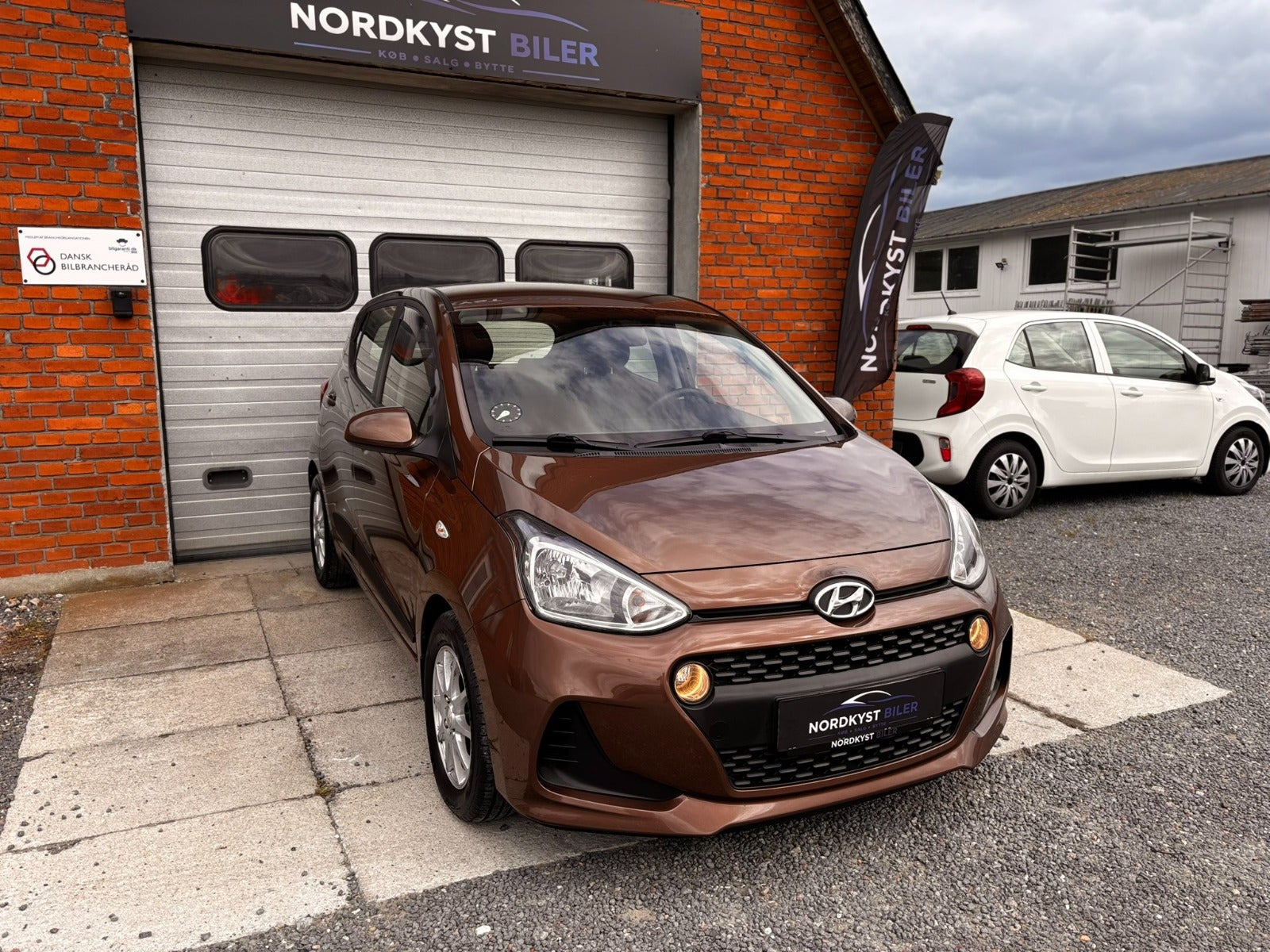 Brun Hyundai i10 fra 2018