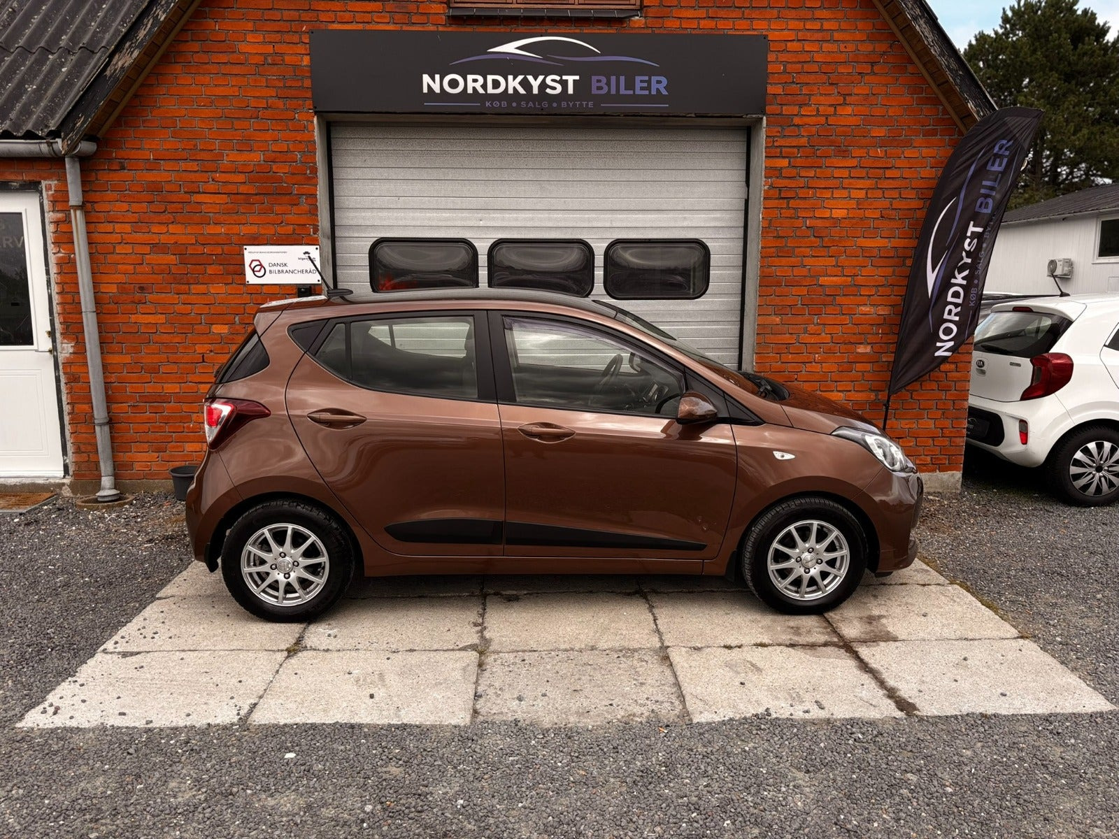 Brun Hyundai i10 fra 2018