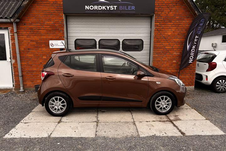 Brun Hyundai i10 fra 2018