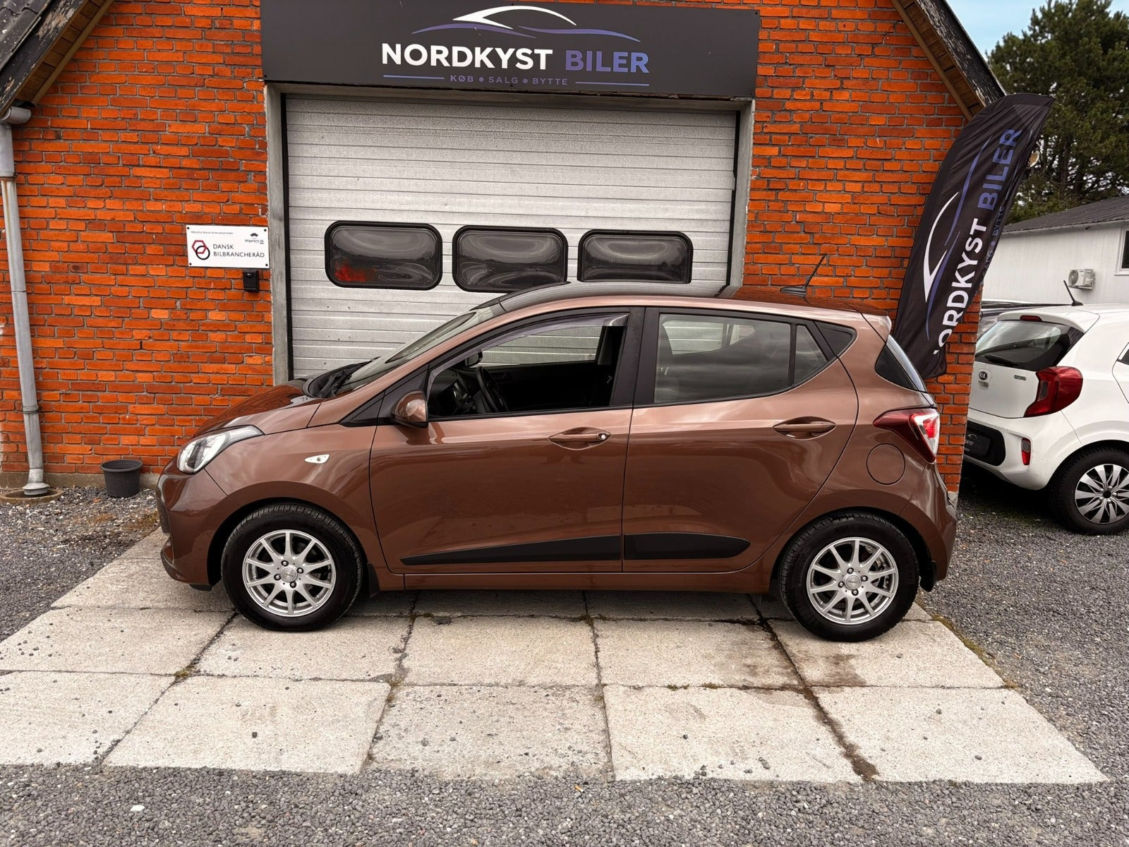 Brun Hyundai i10 fra 2018