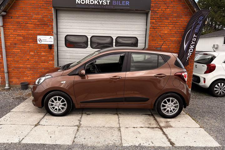 Brun Hyundai i10 fra 2018