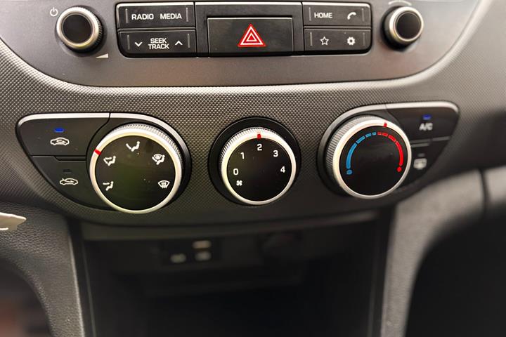 Brun Hyundai i10 fra 2018