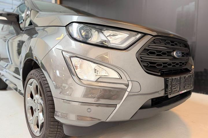 Grå Ford EcoSport fra 2018