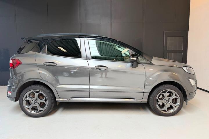 Grå Ford EcoSport fra 2018