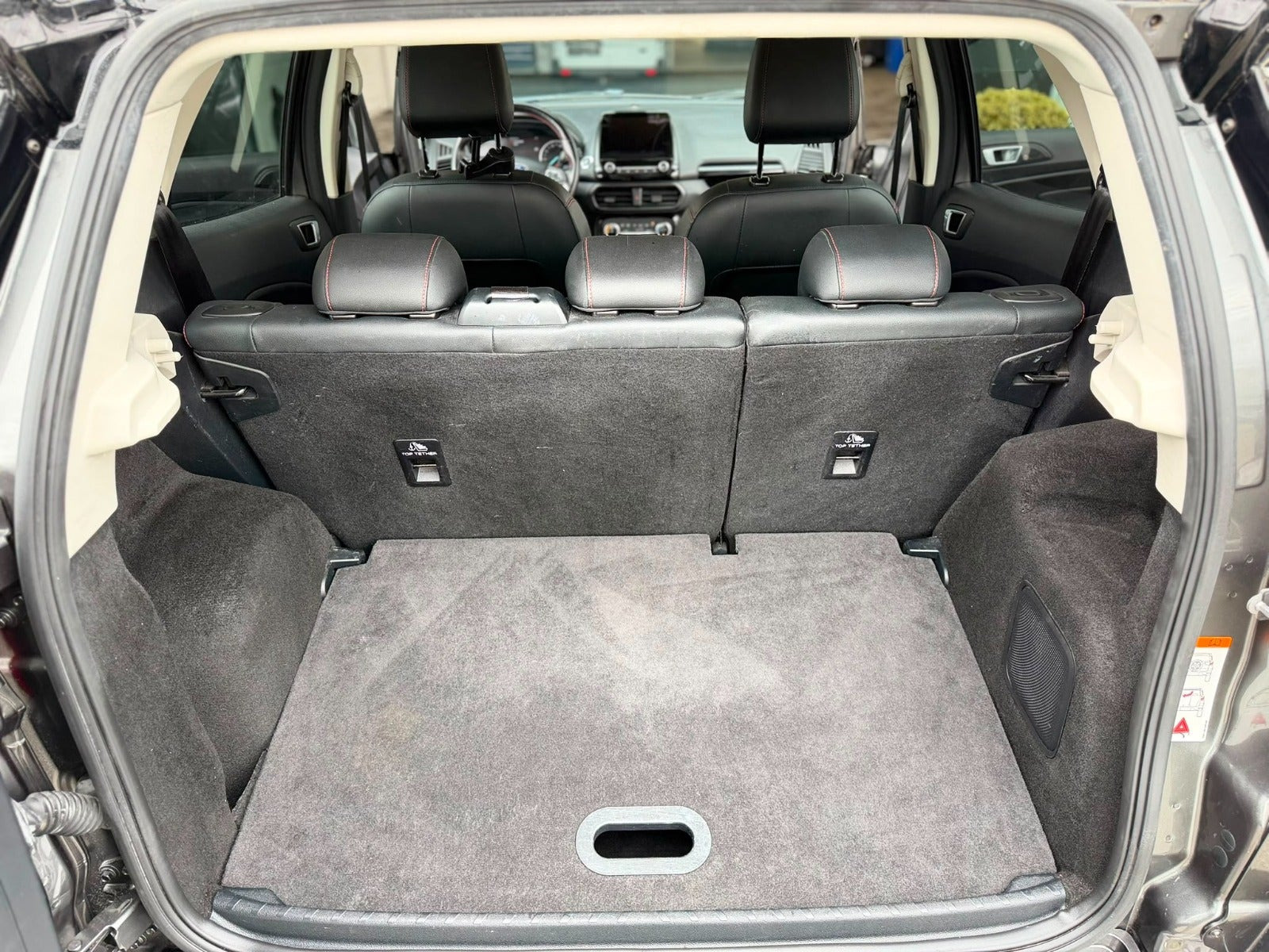 Grå Ford EcoSport fra 2018