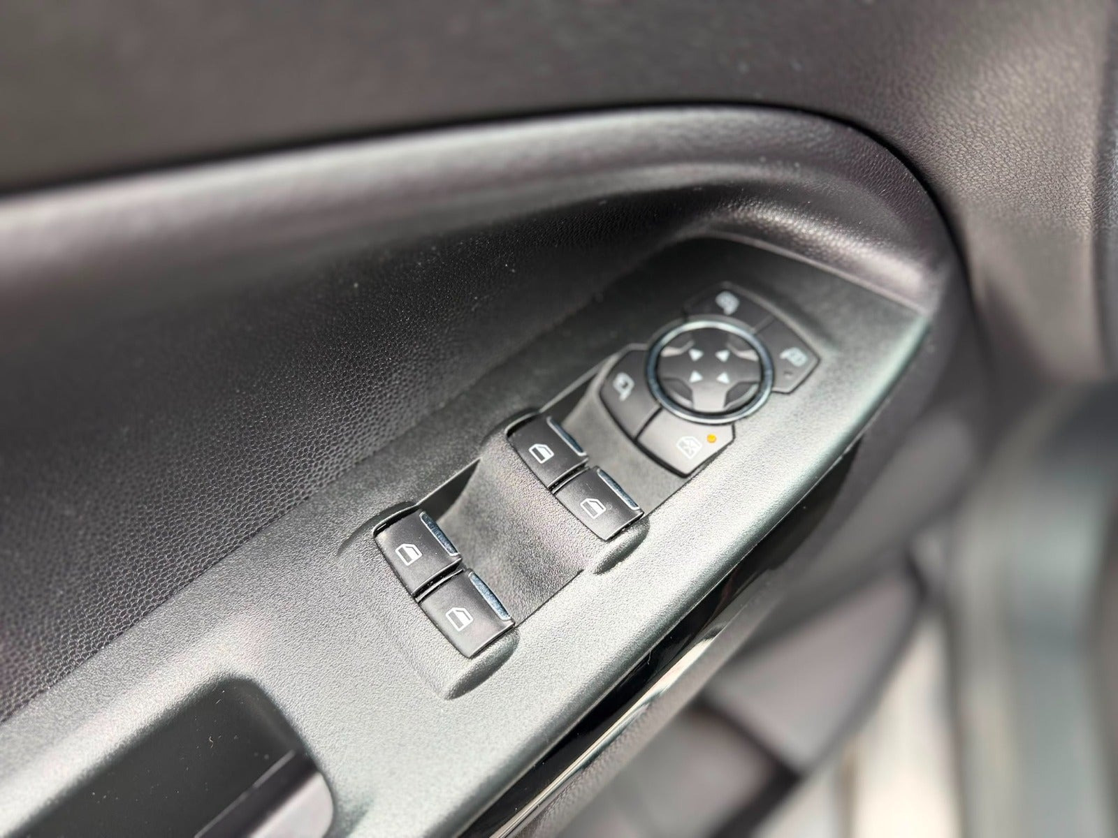 Grå Ford EcoSport fra 2018