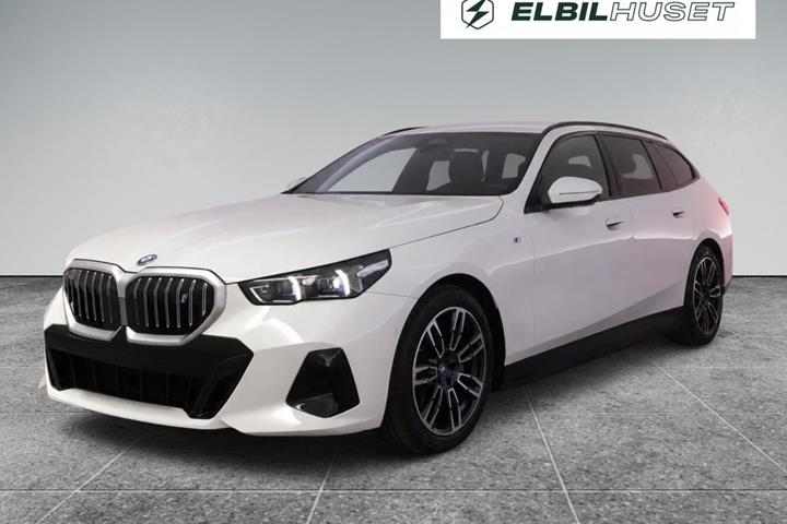 Hvid BMW i5 fra 2025 set udefra