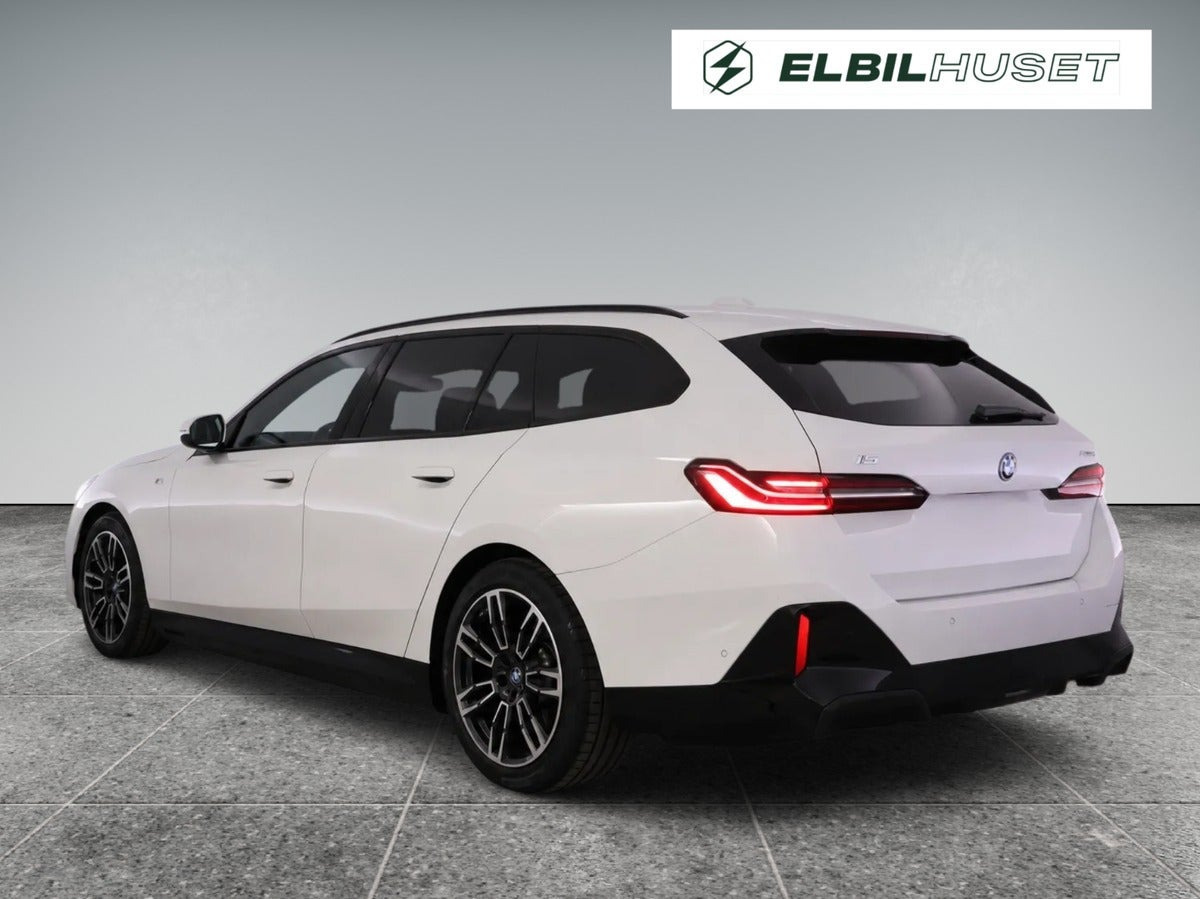 Hvid BMW i5 fra 2025