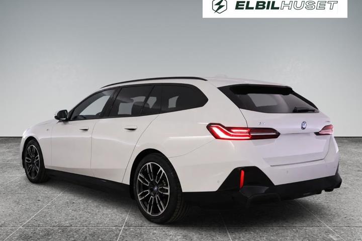 Hvid BMW i5 fra 2025
