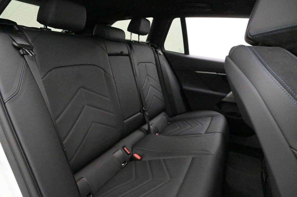 Hvid BMW i5 fra 2025