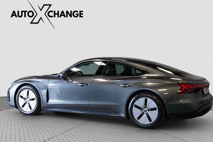 Grå Audi e-tron GT fra 2021