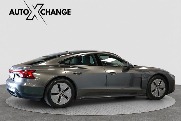 Grå Audi e-tron GT fra 2021