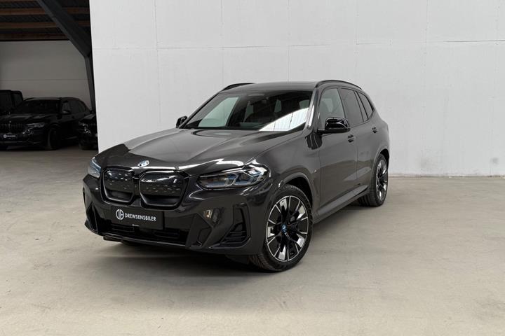 Grå BMW iX3 fra 2022