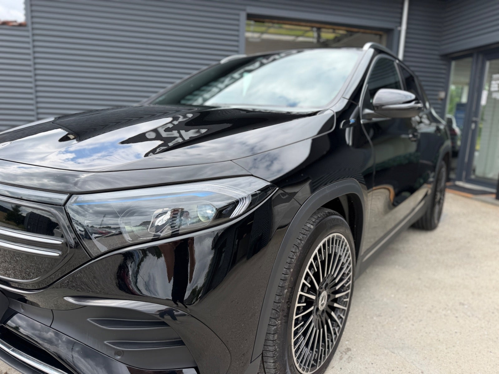 Sort Mercedes EQA300 fra 2022