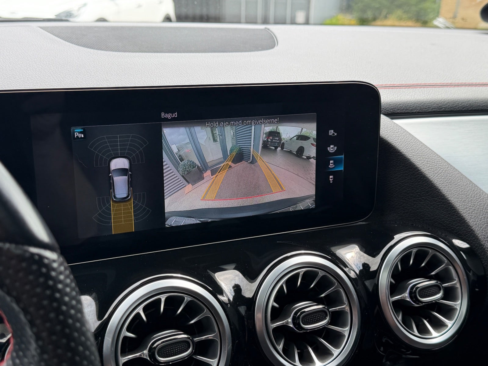 Sort Mercedes EQA300 fra 2022