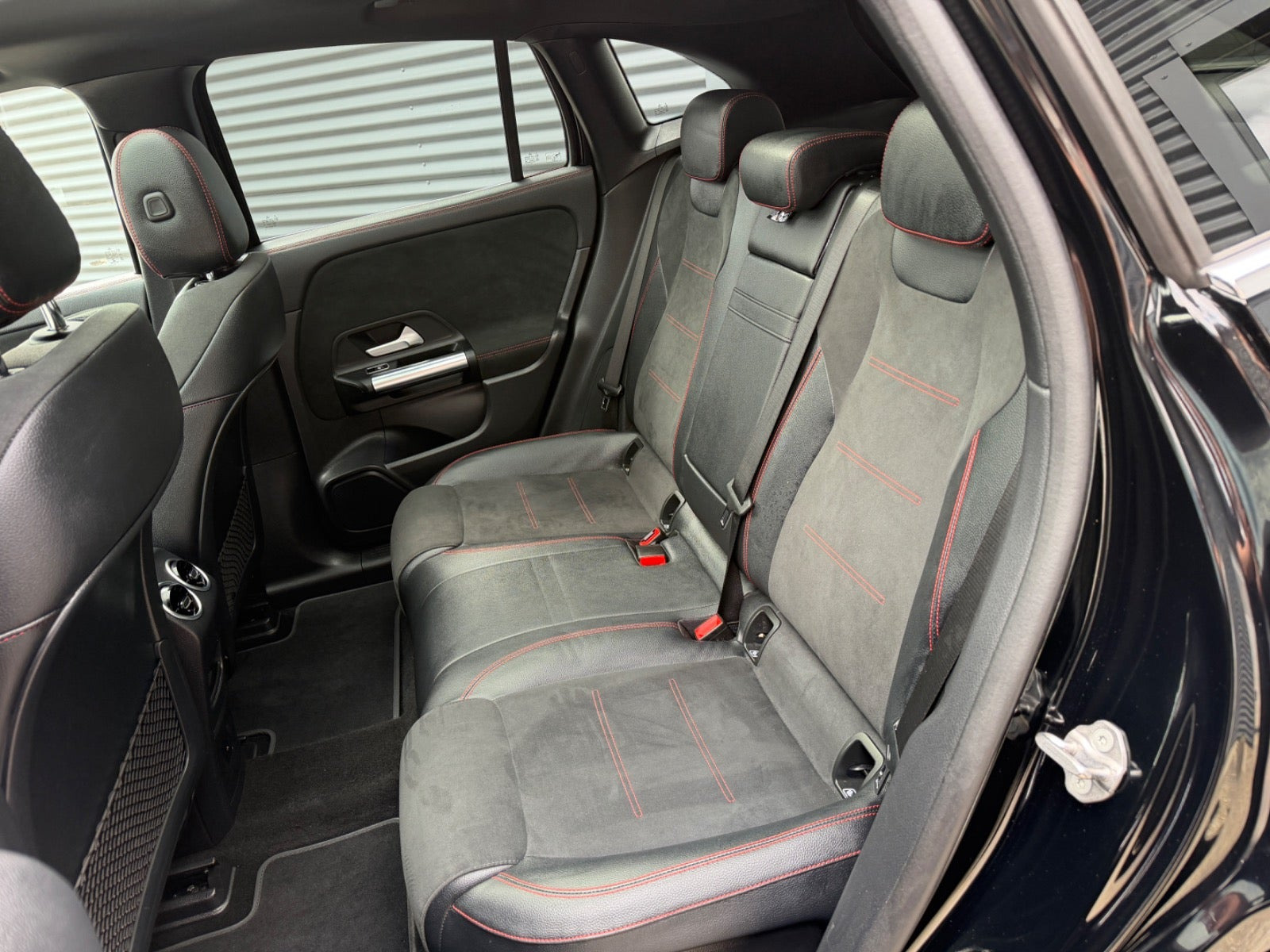 Sort Mercedes EQA300 fra 2022