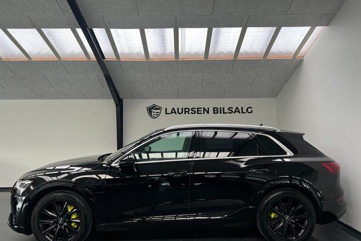 Sort Audi e-tron fra 2020