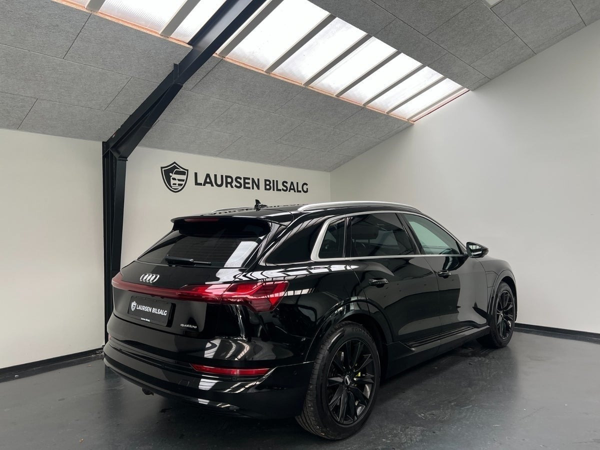 Sort Audi e-tron fra 2020