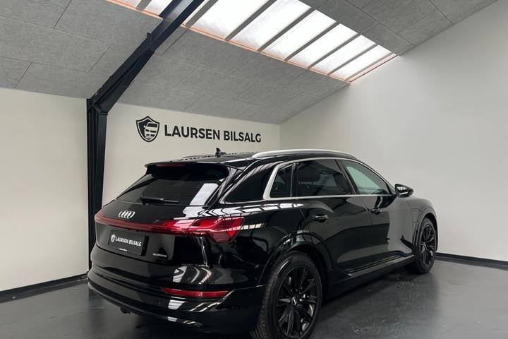 Sort Audi e-tron fra 2020
