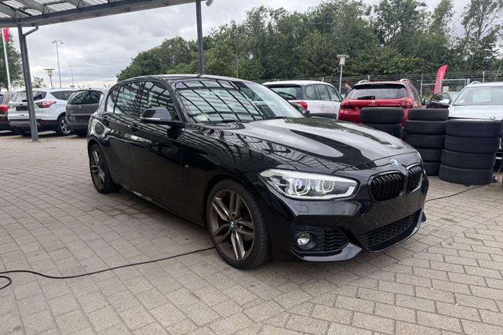 Sort BMW 118i fra 2019