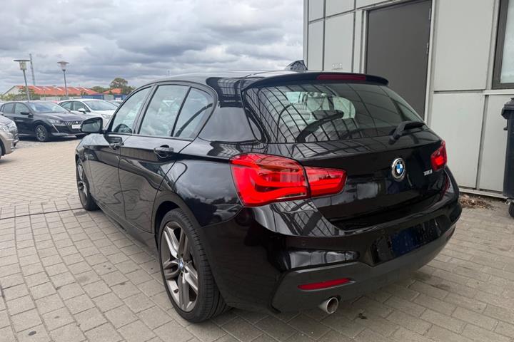 Sort BMW 118i fra 2019