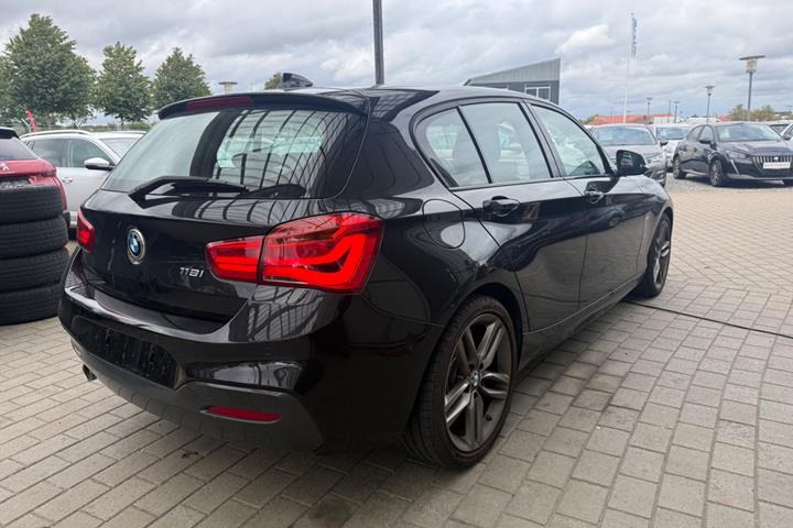 Sort BMW 118i fra 2019