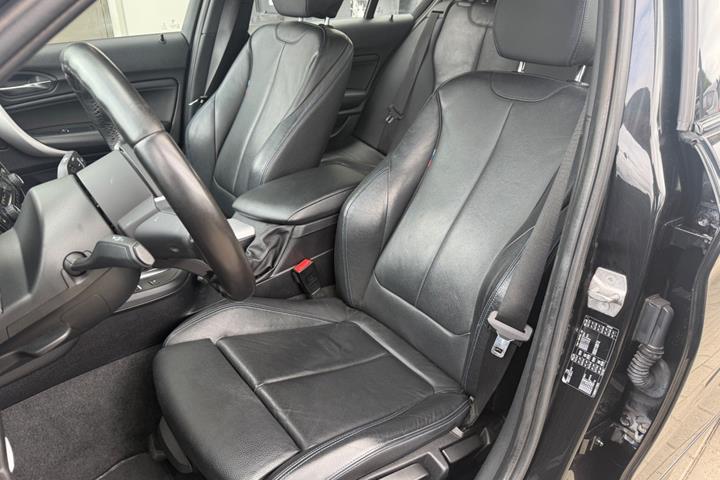 Sort BMW 118i fra 2019