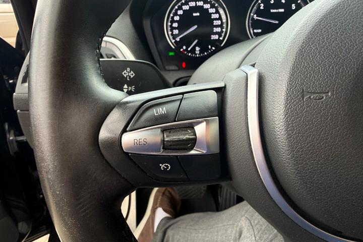 Sort BMW 118i fra 2019