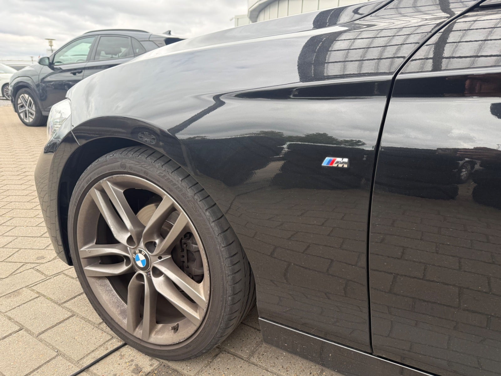 Sort BMW 118i fra 2019