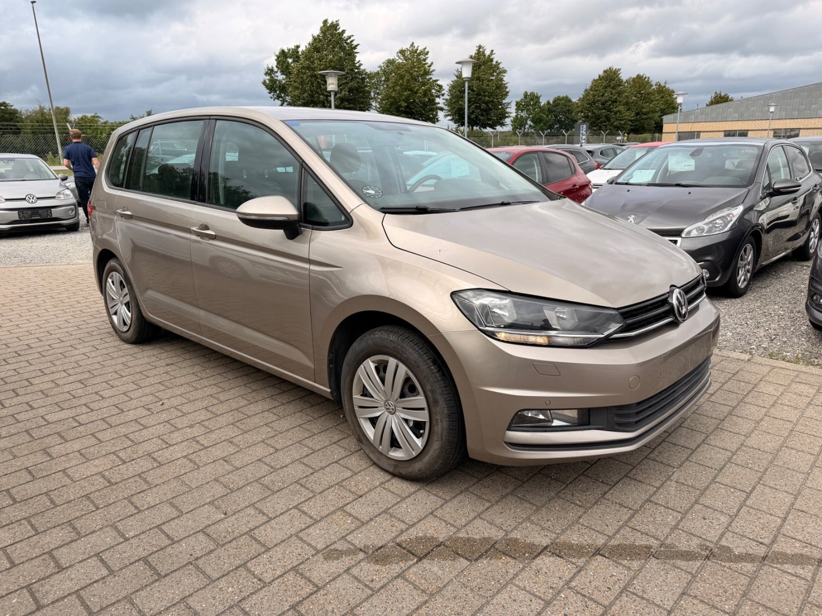 Orange VW Touran fra 2017