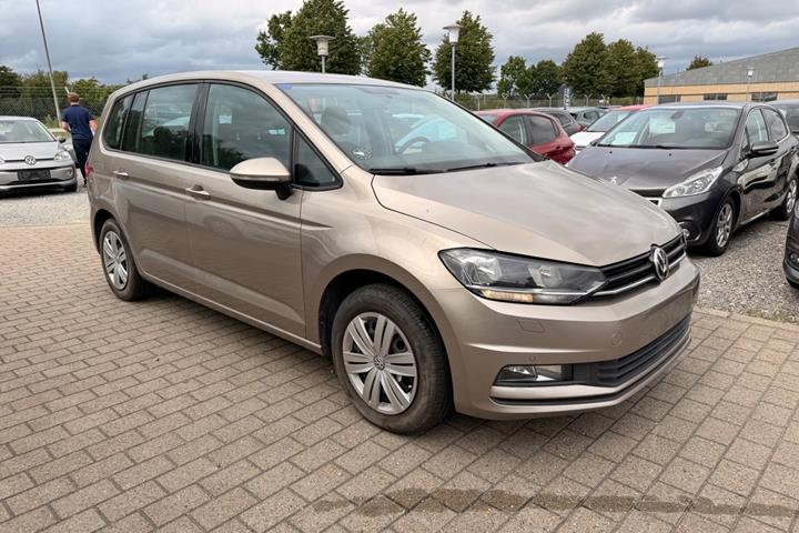 Orange VW Touran fra 2017