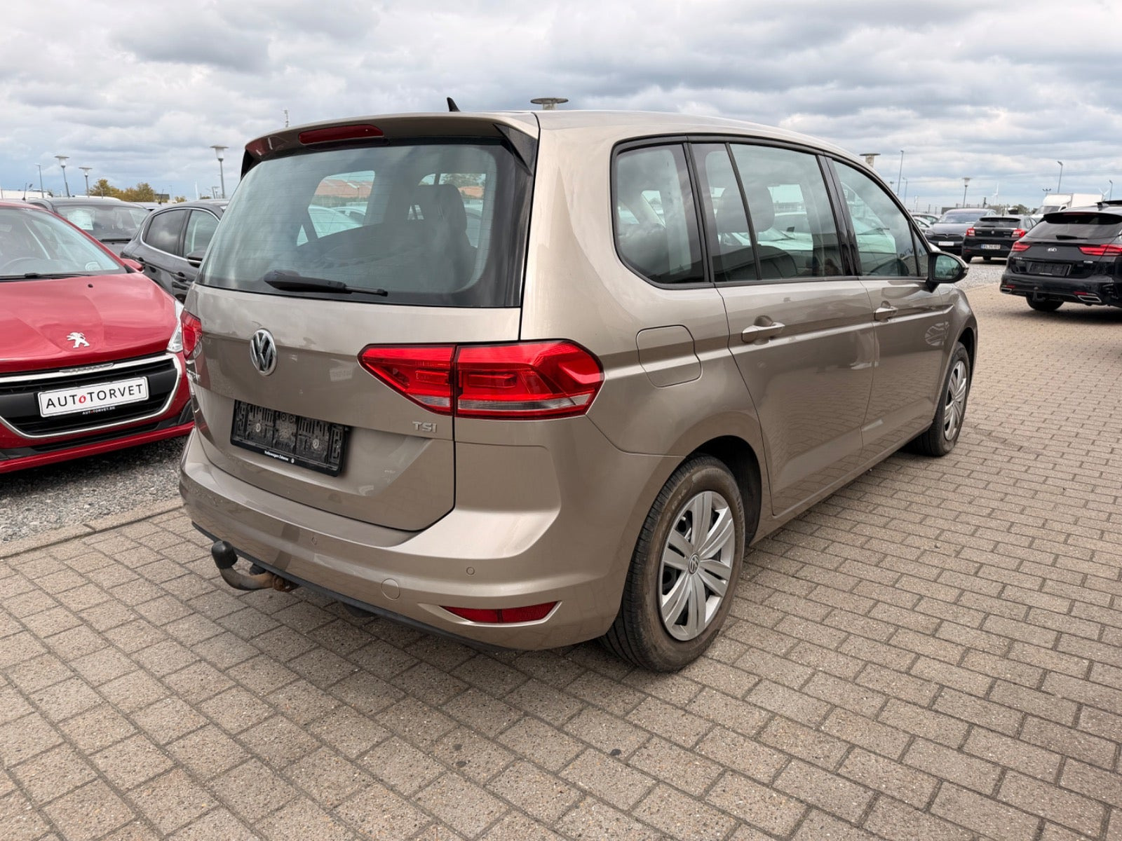 Orange VW Touran fra 2017