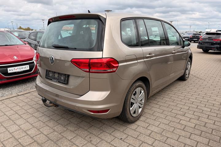 Orange VW Touran fra 2017