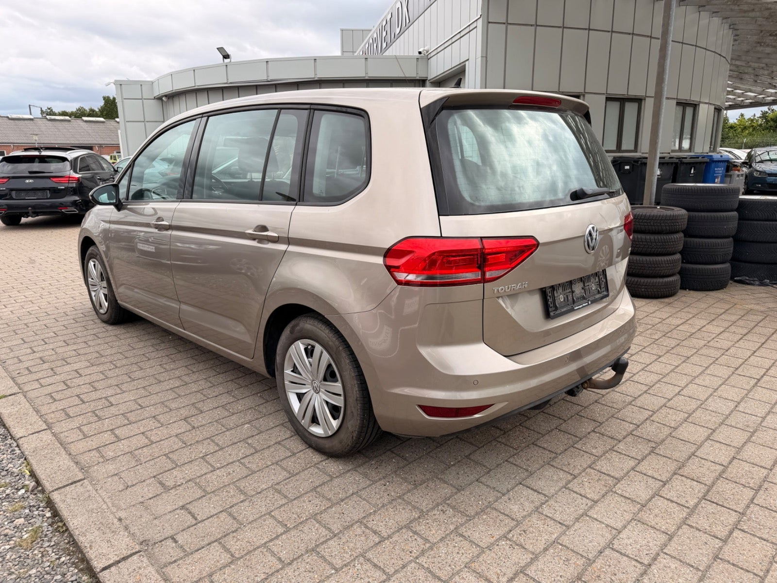 Orange VW Touran fra 2017