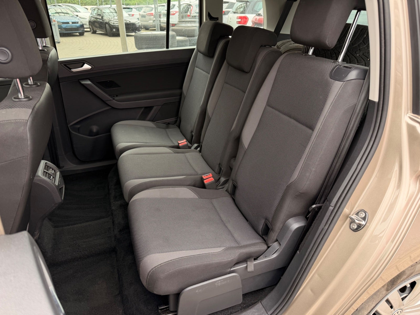 Orange VW Touran fra 2017