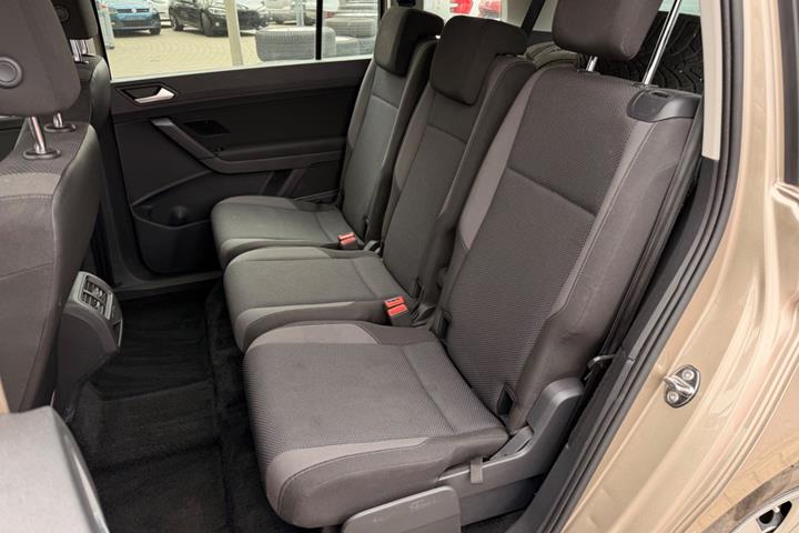 Orange VW Touran fra 2017