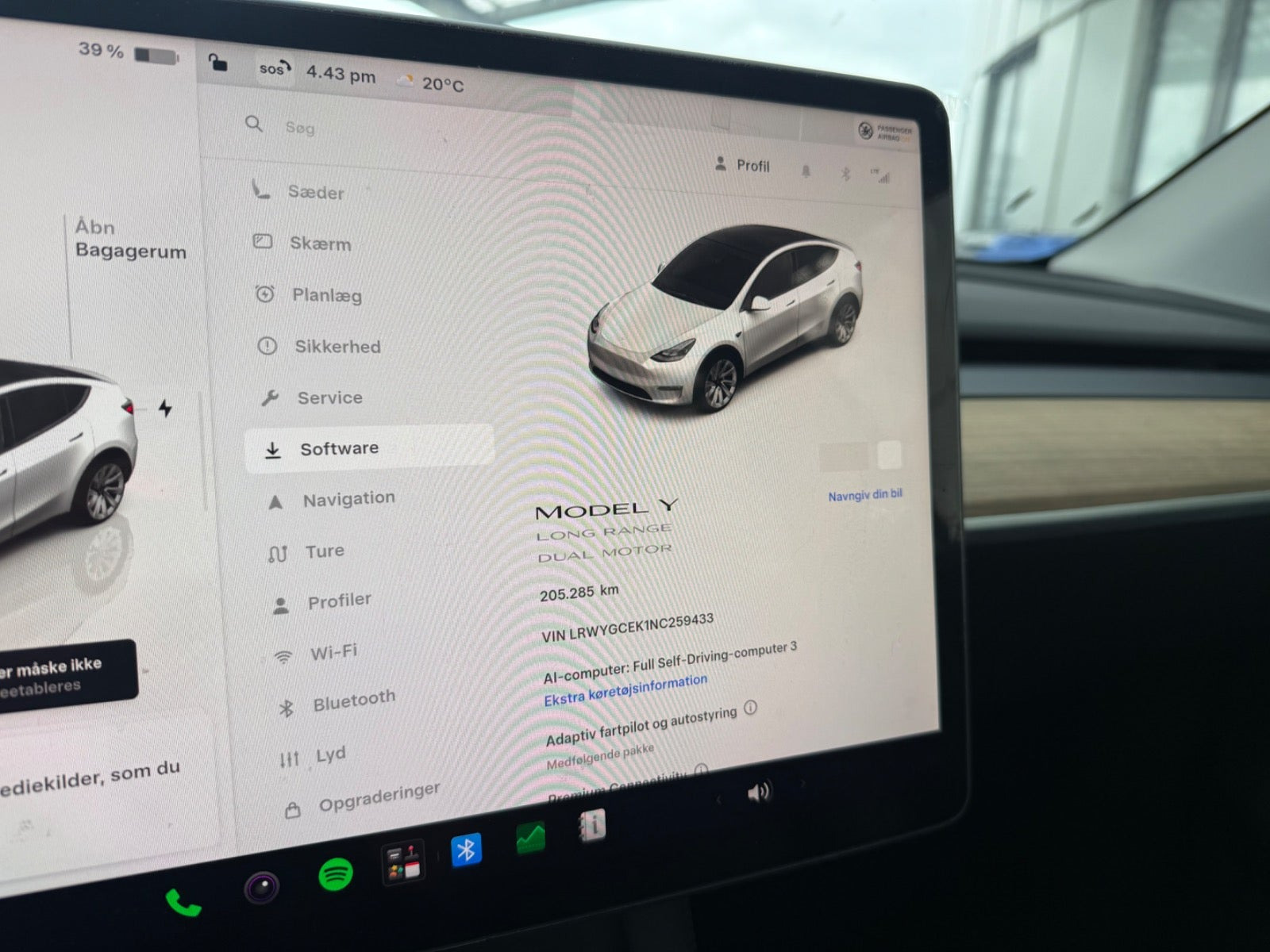 Hvid Tesla Model Y fra 2022