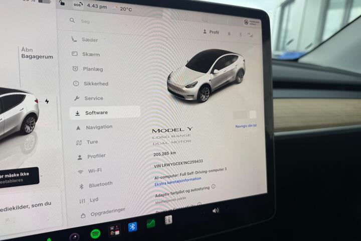 Hvid Tesla Model Y fra 2022