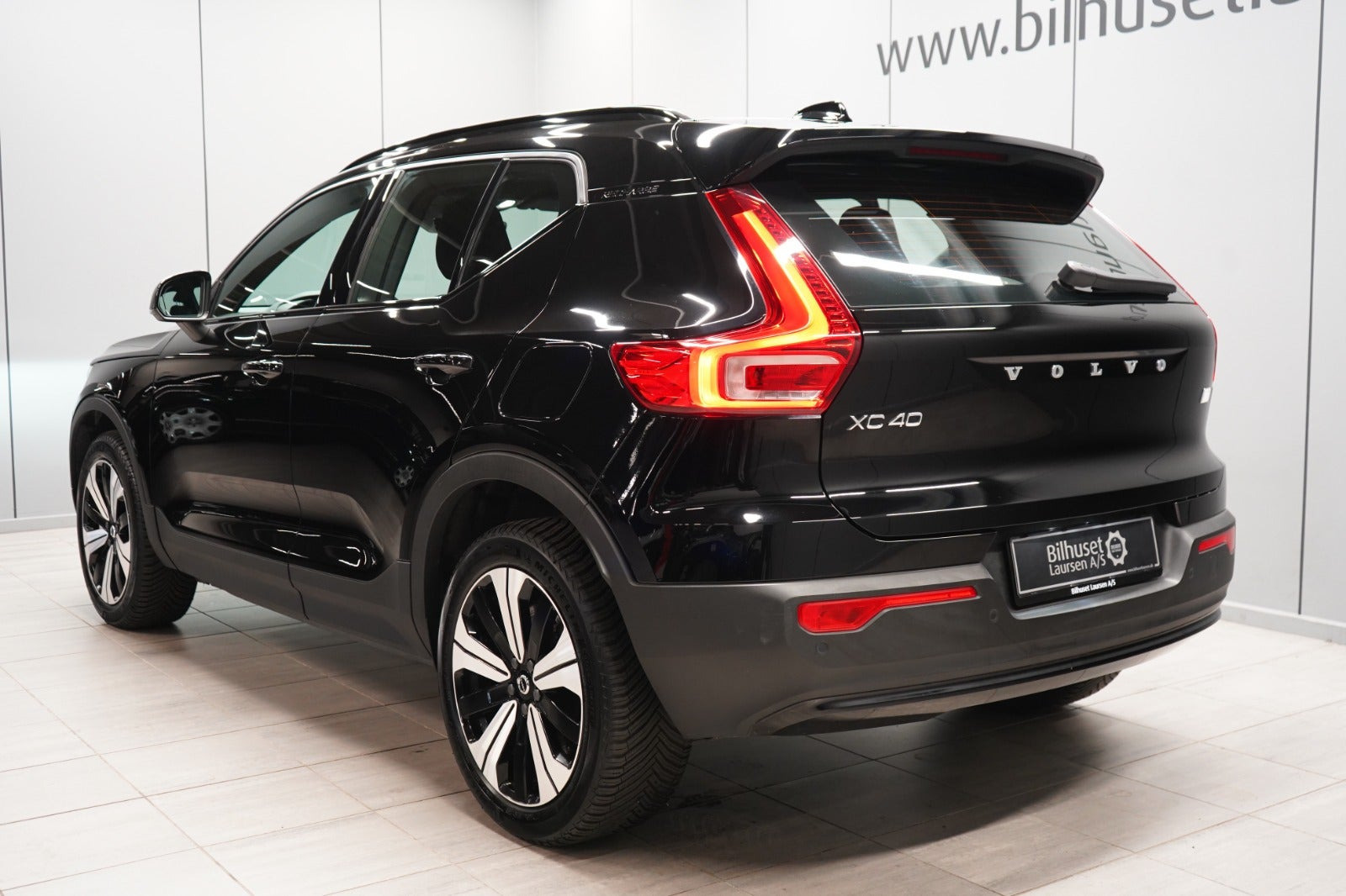 Sort Volvo XC40 fra 2023