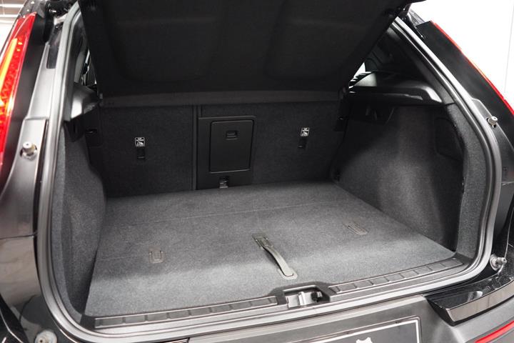 Sort Volvo XC40 fra 2023