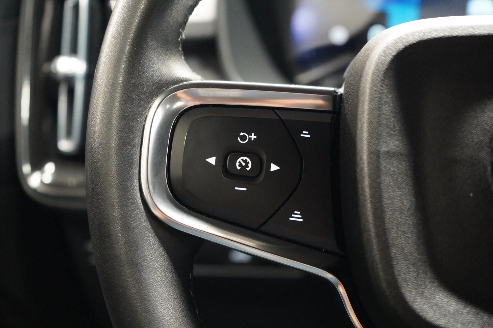 Sort Volvo XC40 fra 2023