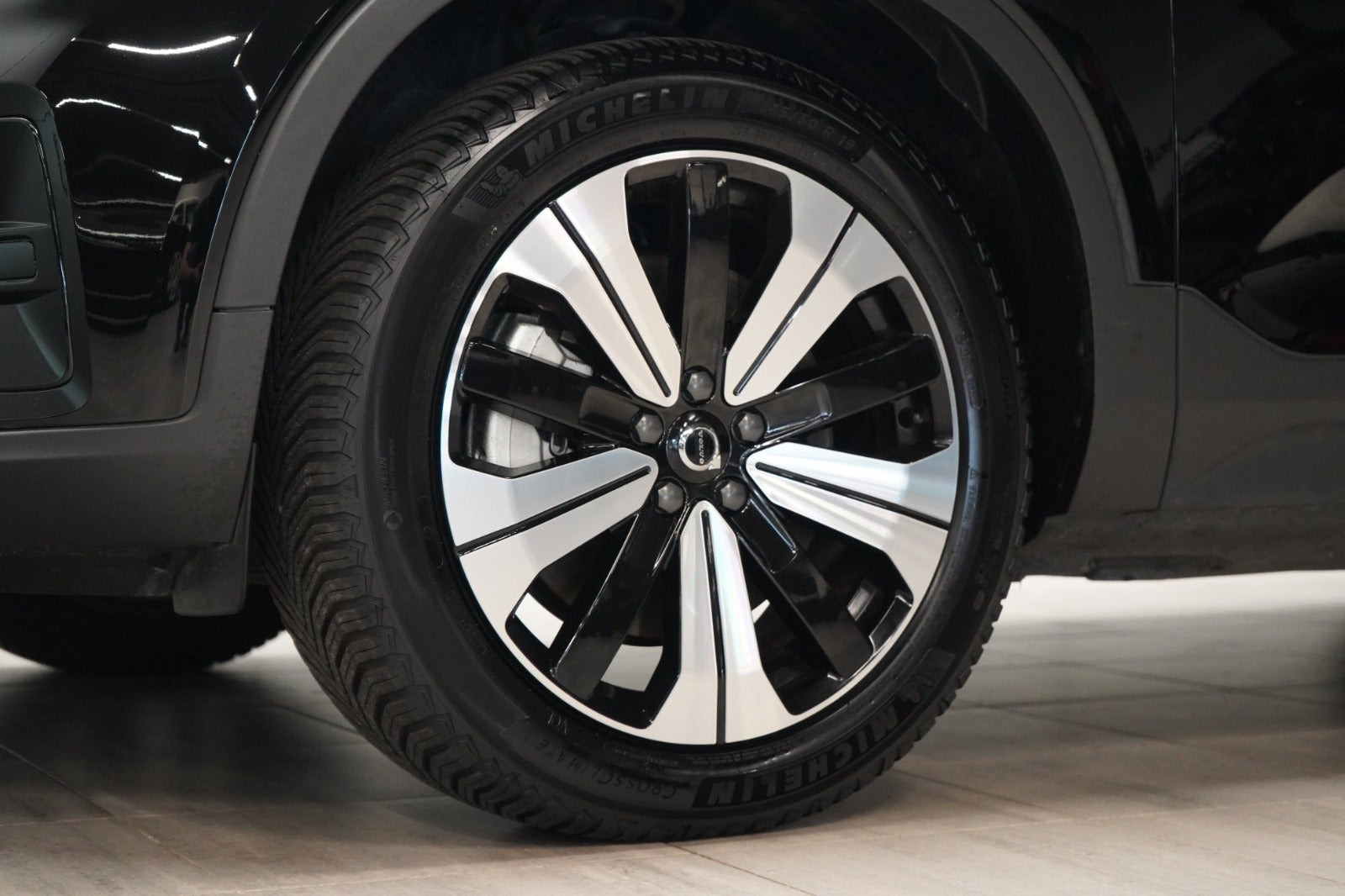 Sort Volvo XC40 fra 2023