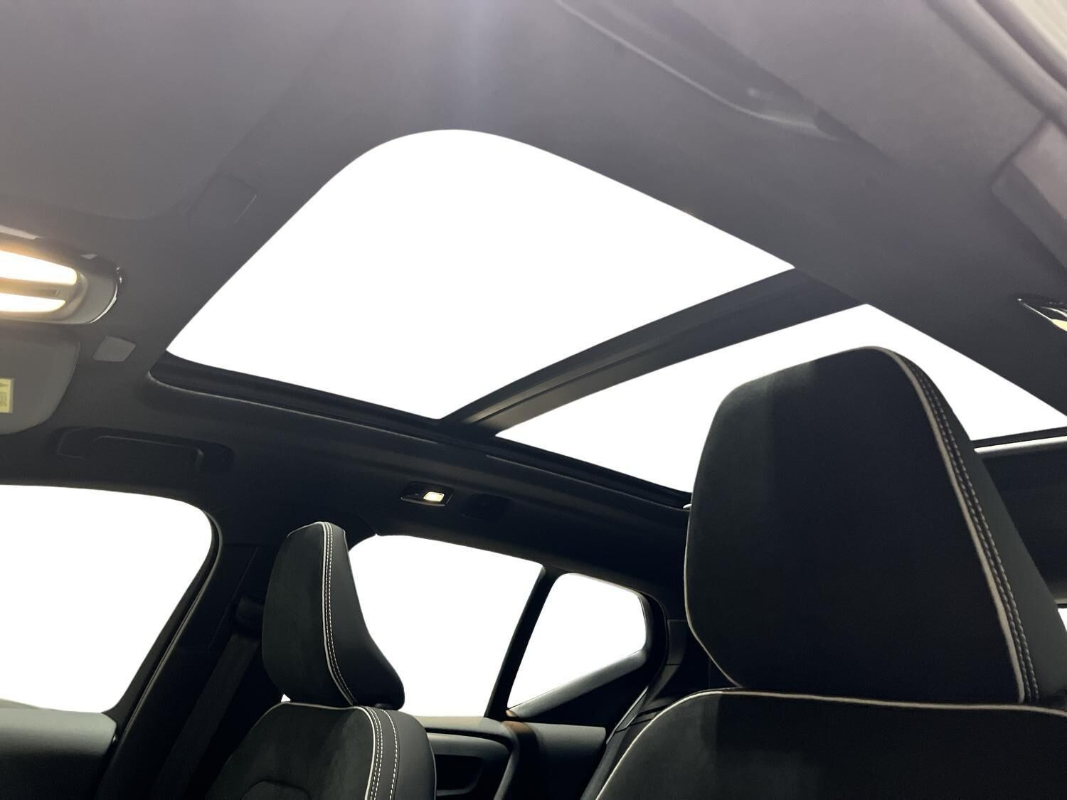 Grå Volvo EX40 fra 2026