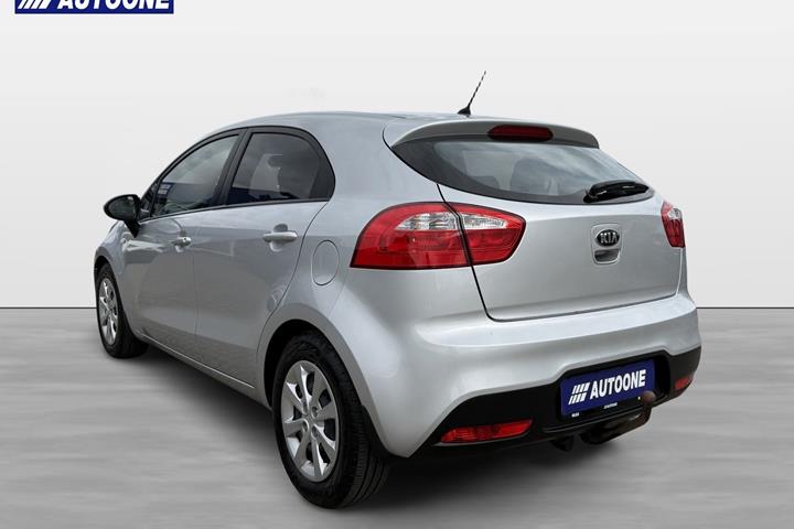 Sølv Kia Rio fra 2014